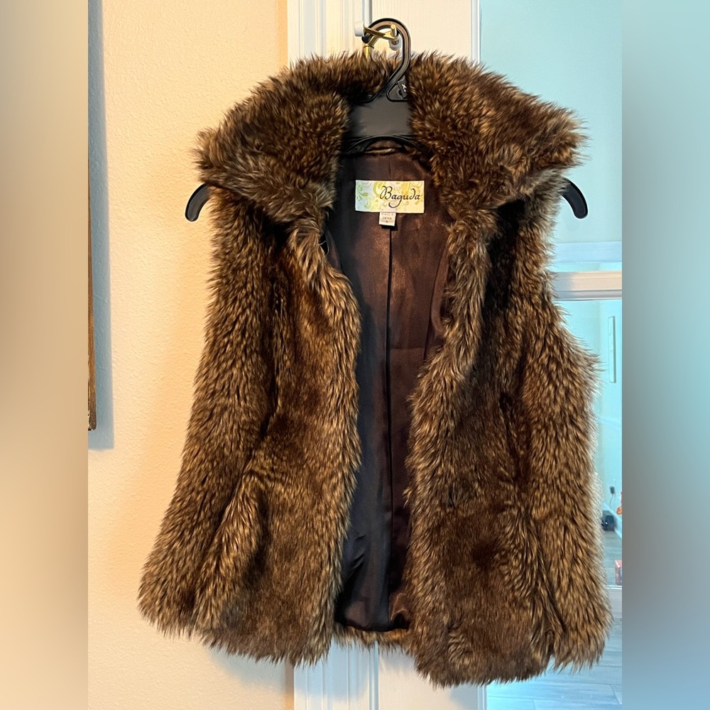 Baguda faux fur brown vest with collar and pockets
